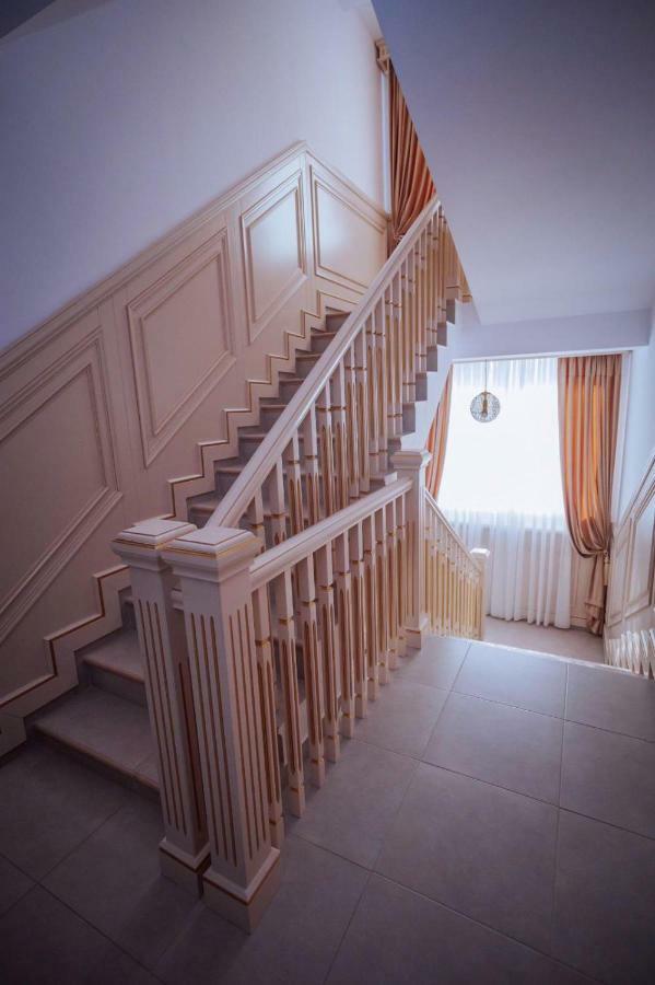 Hotel Glaris Tirgu Frumos Экстерьер фото