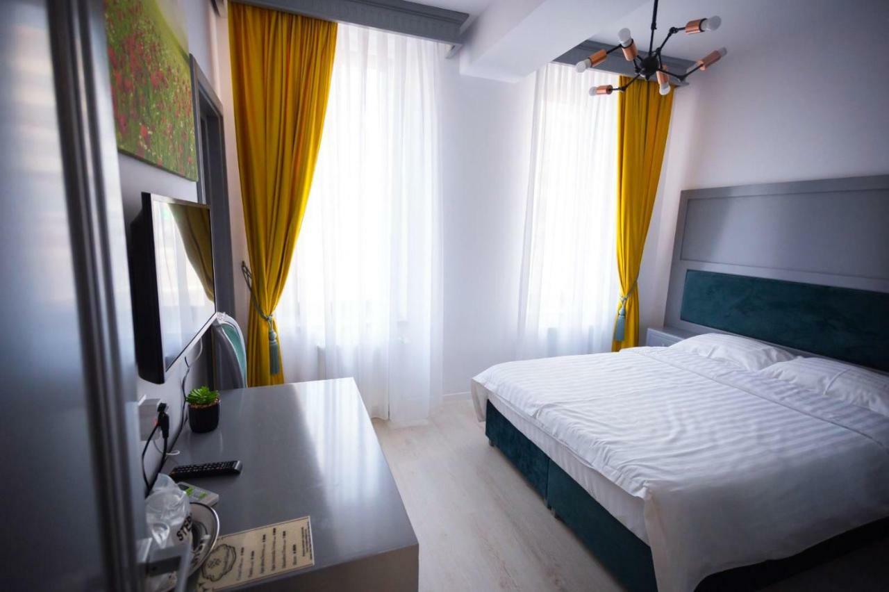 Hotel Glaris Tirgu Frumos Экстерьер фото