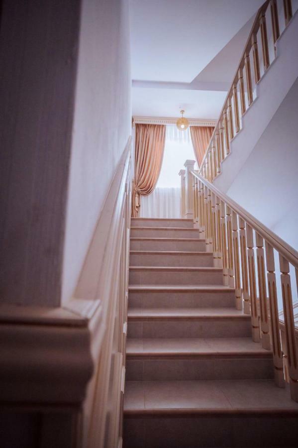Hotel Glaris Tirgu Frumos Экстерьер фото