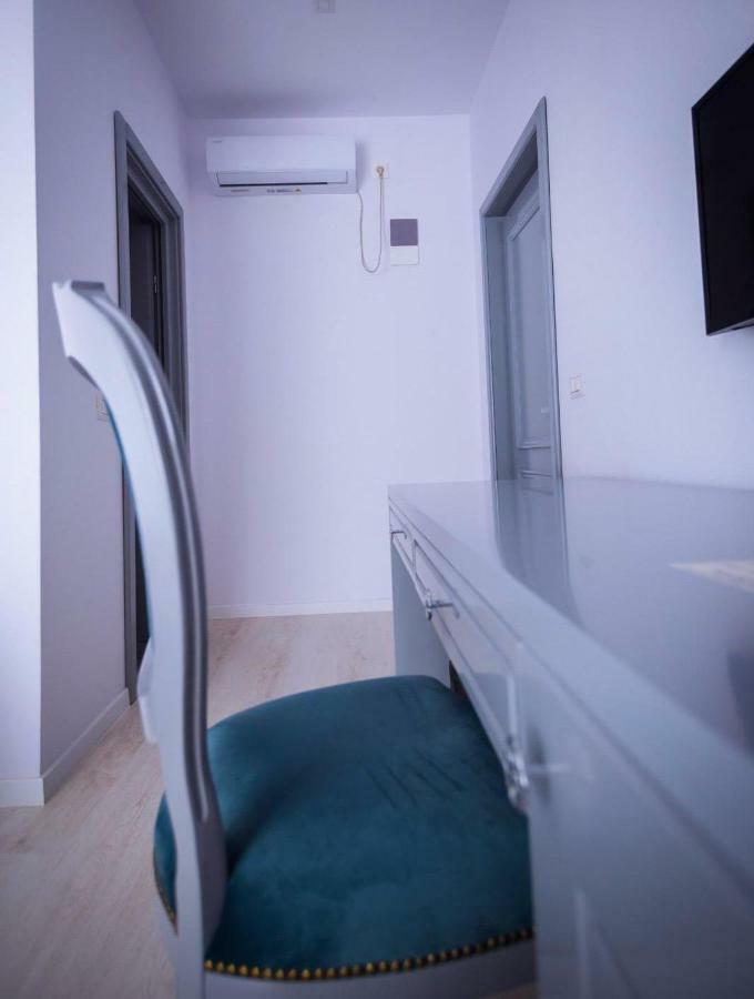 Hotel Glaris Tirgu Frumos Экстерьер фото