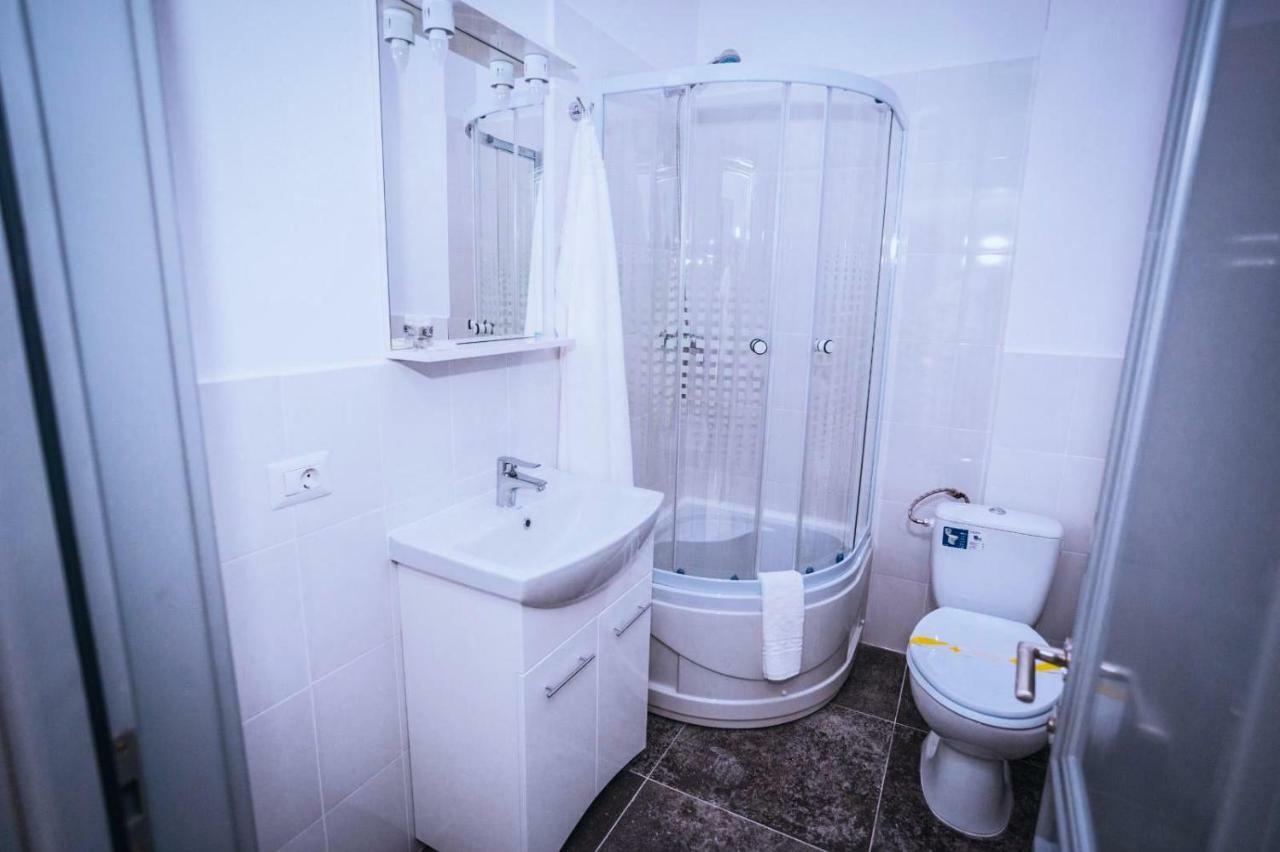 Hotel Glaris Tirgu Frumos Экстерьер фото
